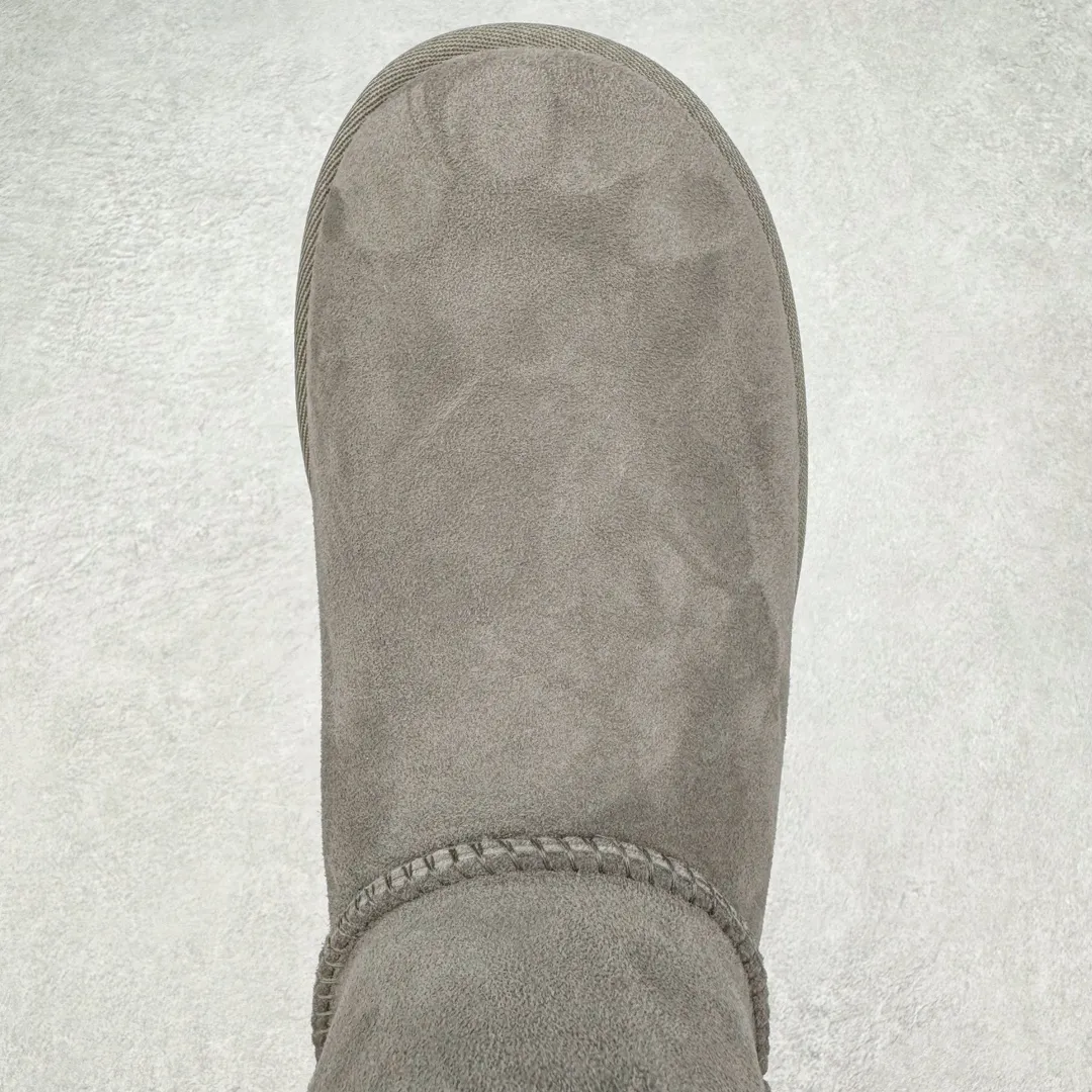 Pick up locally💰520 UGG 6222 Classic short-cut autumn and winter sheepskin and fur integrated snow boots. All shoes are made from the same factory as ZP. Longfeng A-grade Australian imported sheepskin and fur integrated men's and women's boots. Brand OEM production line. Fully follow the ZP process. OEM original pattern maker. Adhering to the principle of no original shoes and no development selection. Pay attention to every detail. The most authentic version on the market. TREADLITE "Light Wing" technology outsole. Lightweight/durable/flexible/pile size: 35 36 37 38 39 40 41 42 43 44 45 Coding: by2936070